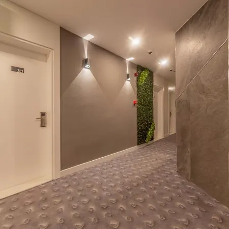 Tema 242 Hotel