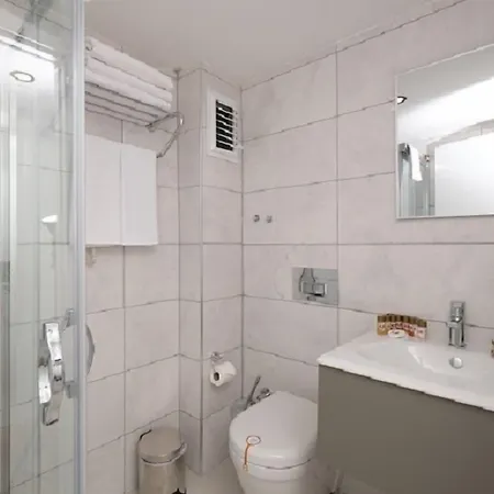 Tema 242 Hotel