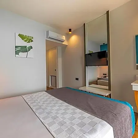 Tema 242 Hotel
