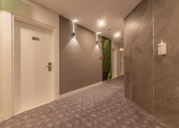 Tema 242 Hotel