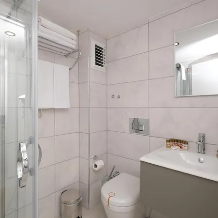 Hotel Tema 242 2*